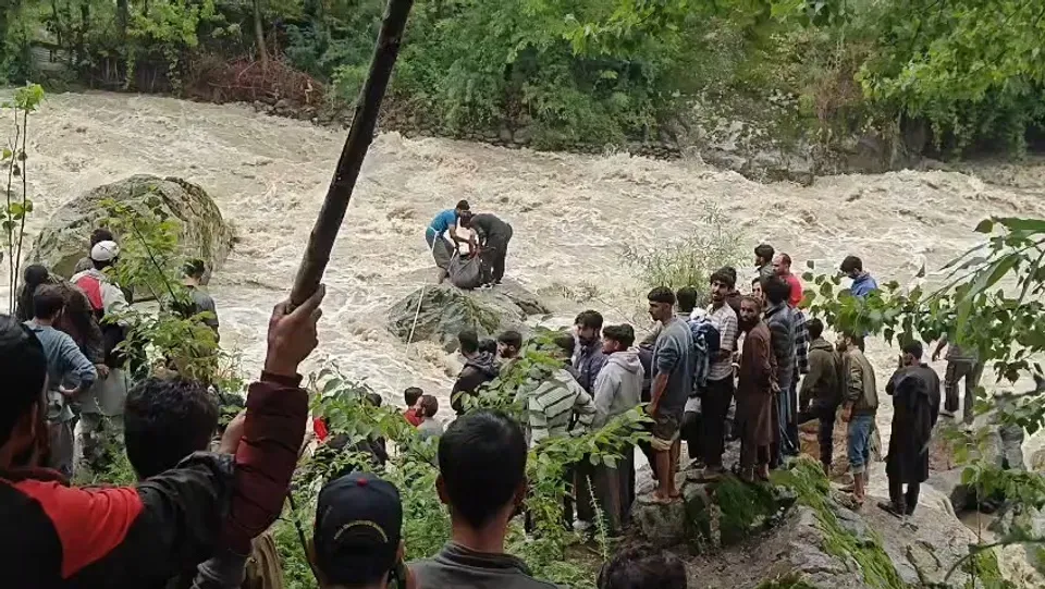 Floods consume lives of mother-son duo in Bandipora