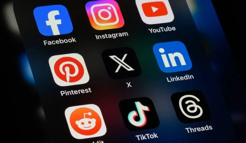 Canada introduces bill to restrict  social media access for under-16s
