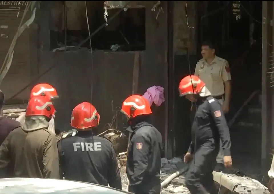 21 killed in fire in south Delhi hotel, several foreigners among those dead