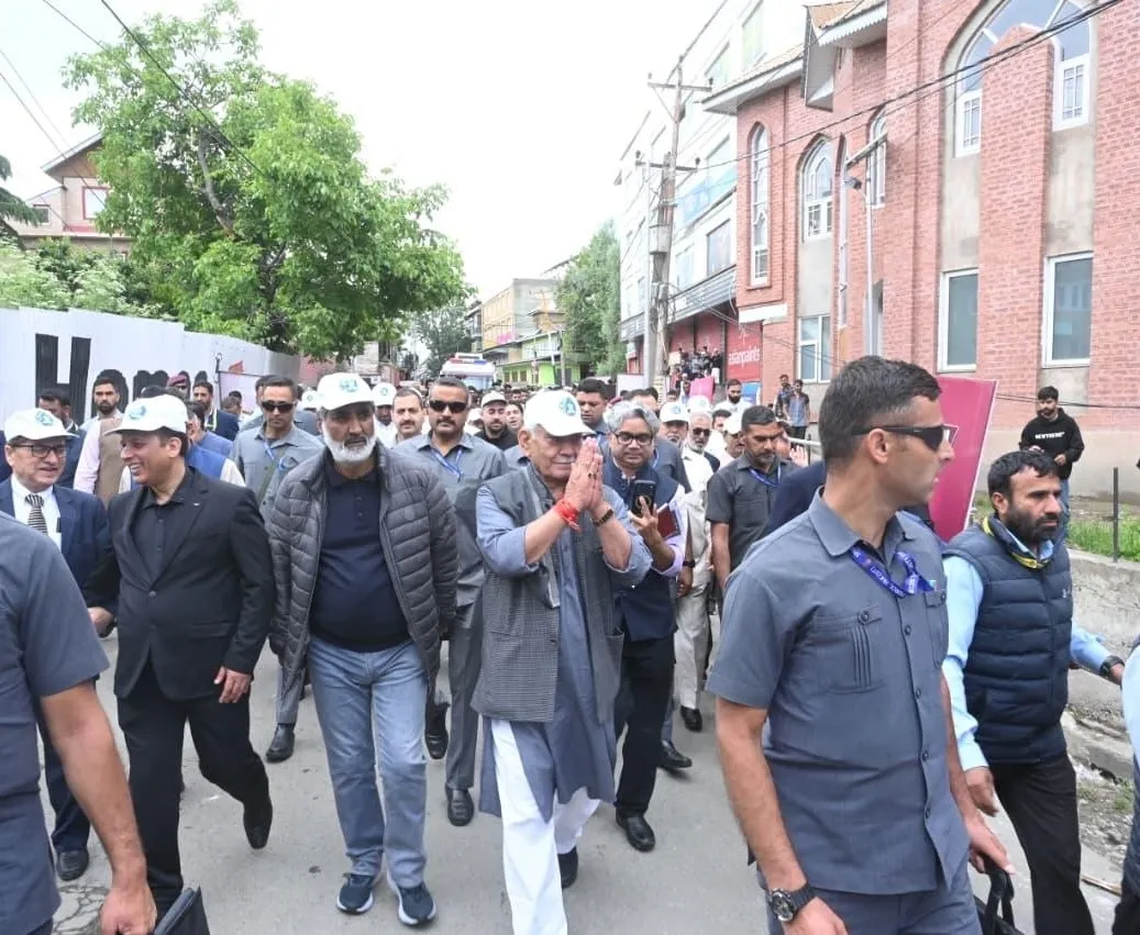 LG Sinha Joins Nasha Mukt Jammu Kashmir Padyatra in Shopian