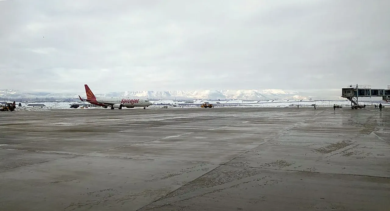Srinagar Airport withdraws proposed weekly runway closure, flight operations to continue daily