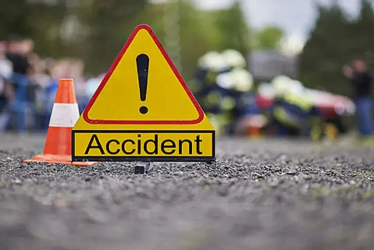 Eight injured after passenger tempo overturns in Rajouri