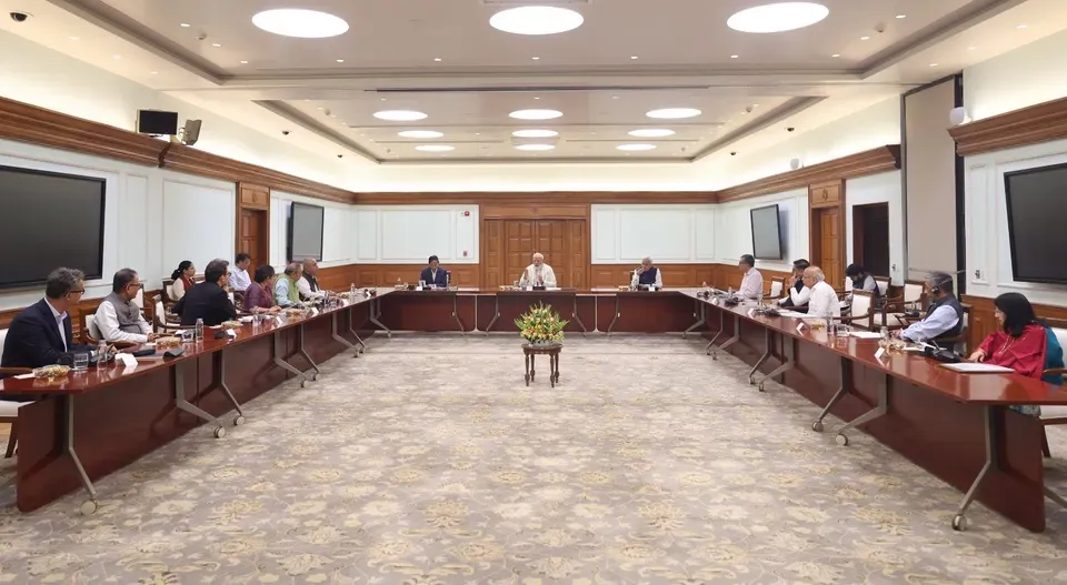 PM reviews economic strategy with EAC amid global turmoil