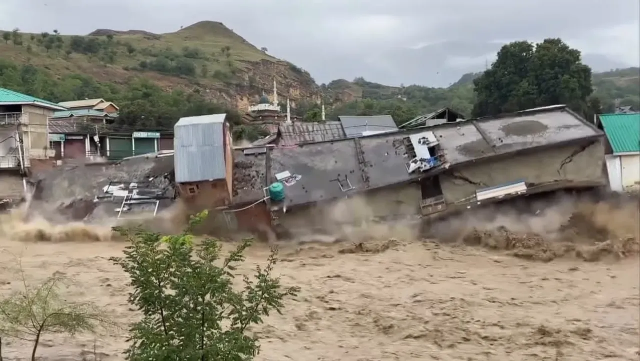 Shopping complex collapses in Beerwah as Sukhnag swells