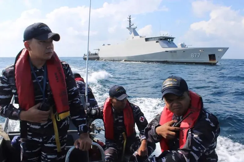 Rescuers find 5 survivors and are still looking for 20 others after boat sinks in Indonesia