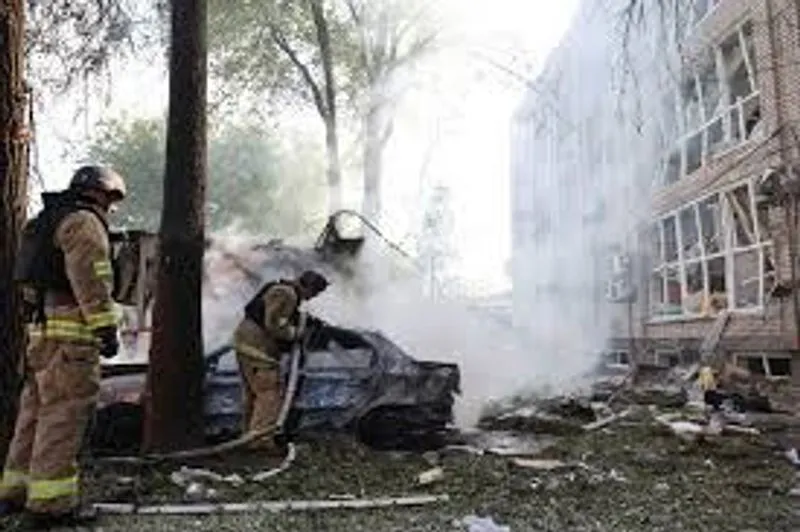 Russian attacks kill 6 and wound 29 as Ukrainian forces target oil tankers