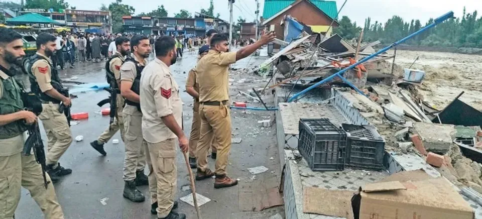 News alert: Flash floods ravage Jammu & Kashmir as shopping complex collapses, dozens hit hard