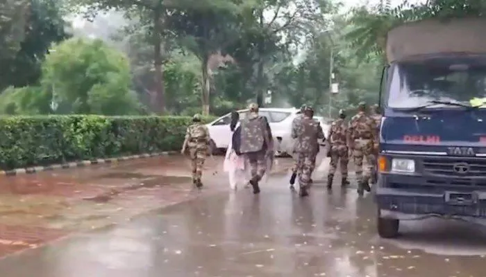 Stone-pelting breaks out at Connaught Place as Delhi Police urge calm amid CJP protest